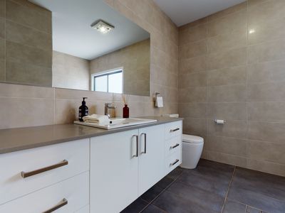 70 Champagne Drive, Dubbo