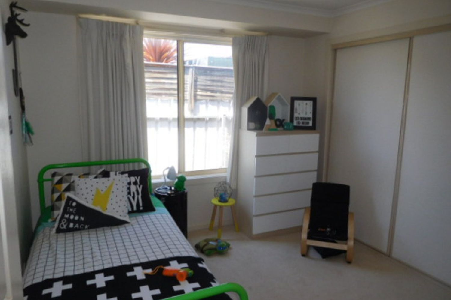 19 Decastella Drive, Horsham