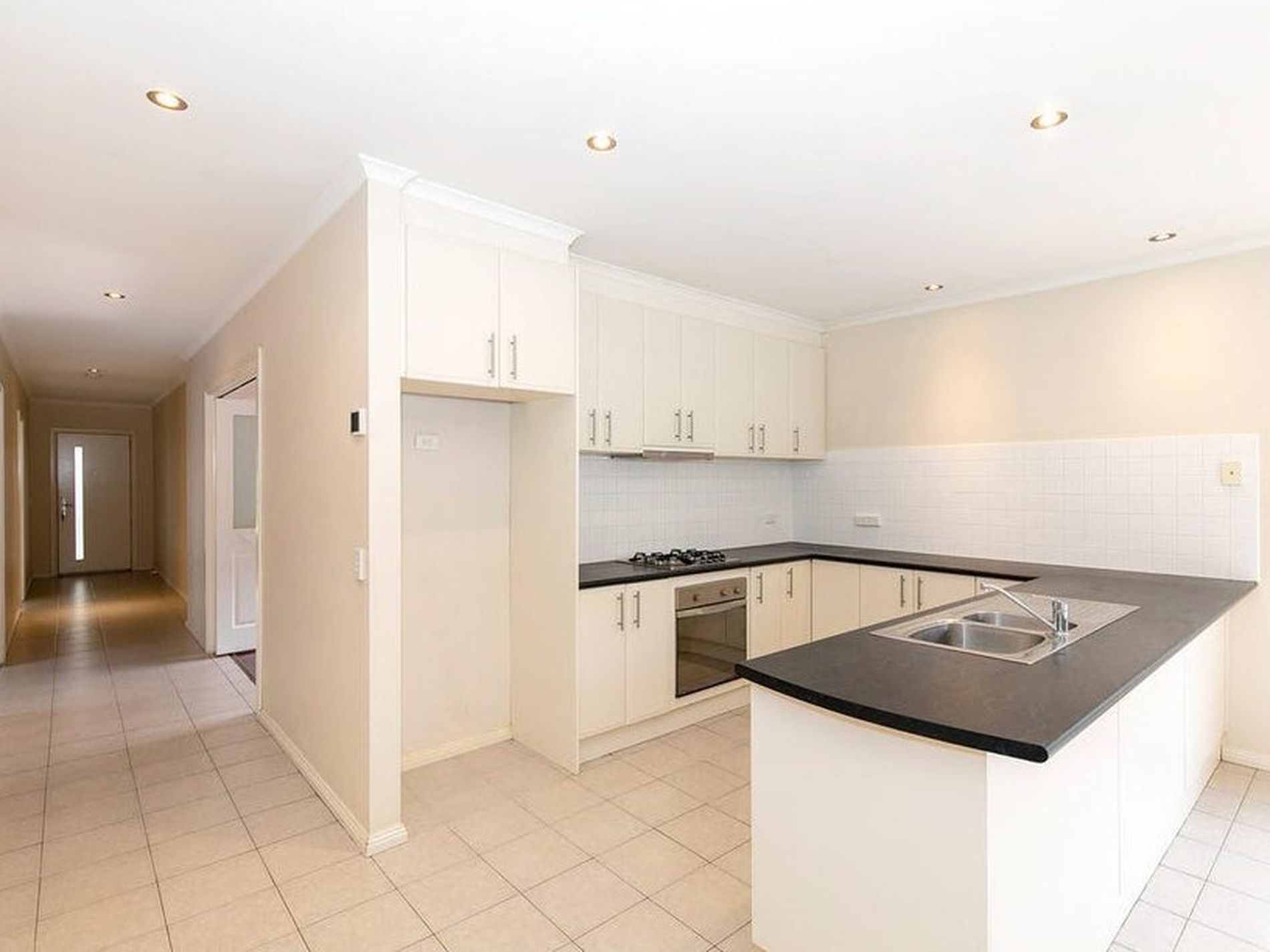 31 Hindmarsh Drive, Manor Lakes