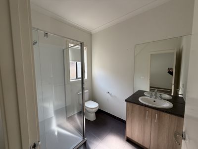 16 Hiddick Road, Point Cook