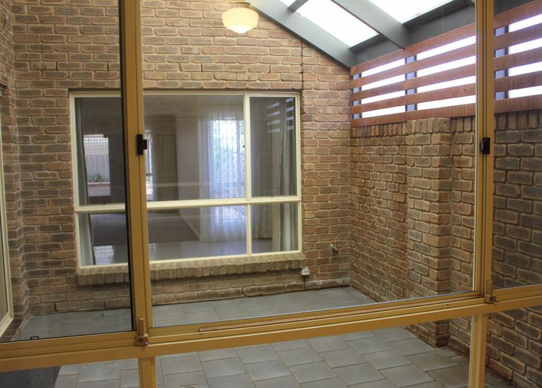 2 Phyllis Court, Trott Park