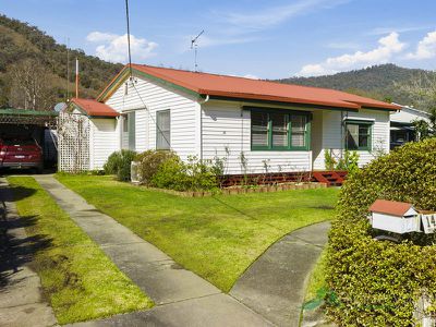14 Lakeside Avenue, Mount Beauty