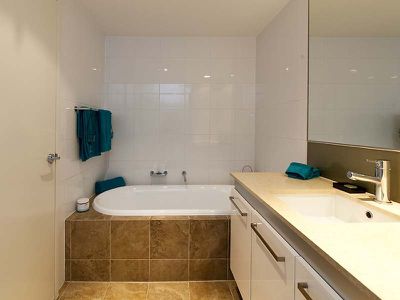 506 / 30 The Circus, Burswood