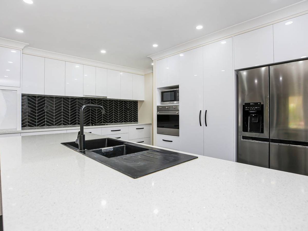 25 Storer Street, Atherton