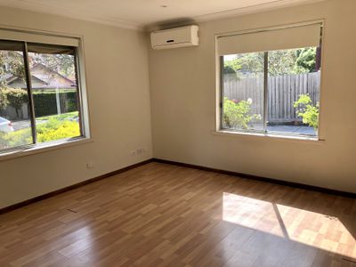 1 / 12 Woodvale Grove, Essendon