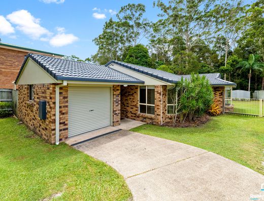 A 3 Bedroom Home PLUS Bonus Room in The Parklands Estate  image 1