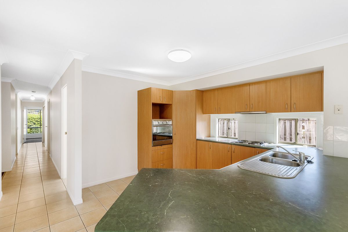 4 Cordata Court, Robina