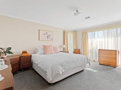 10 Veterans Row, Westbury