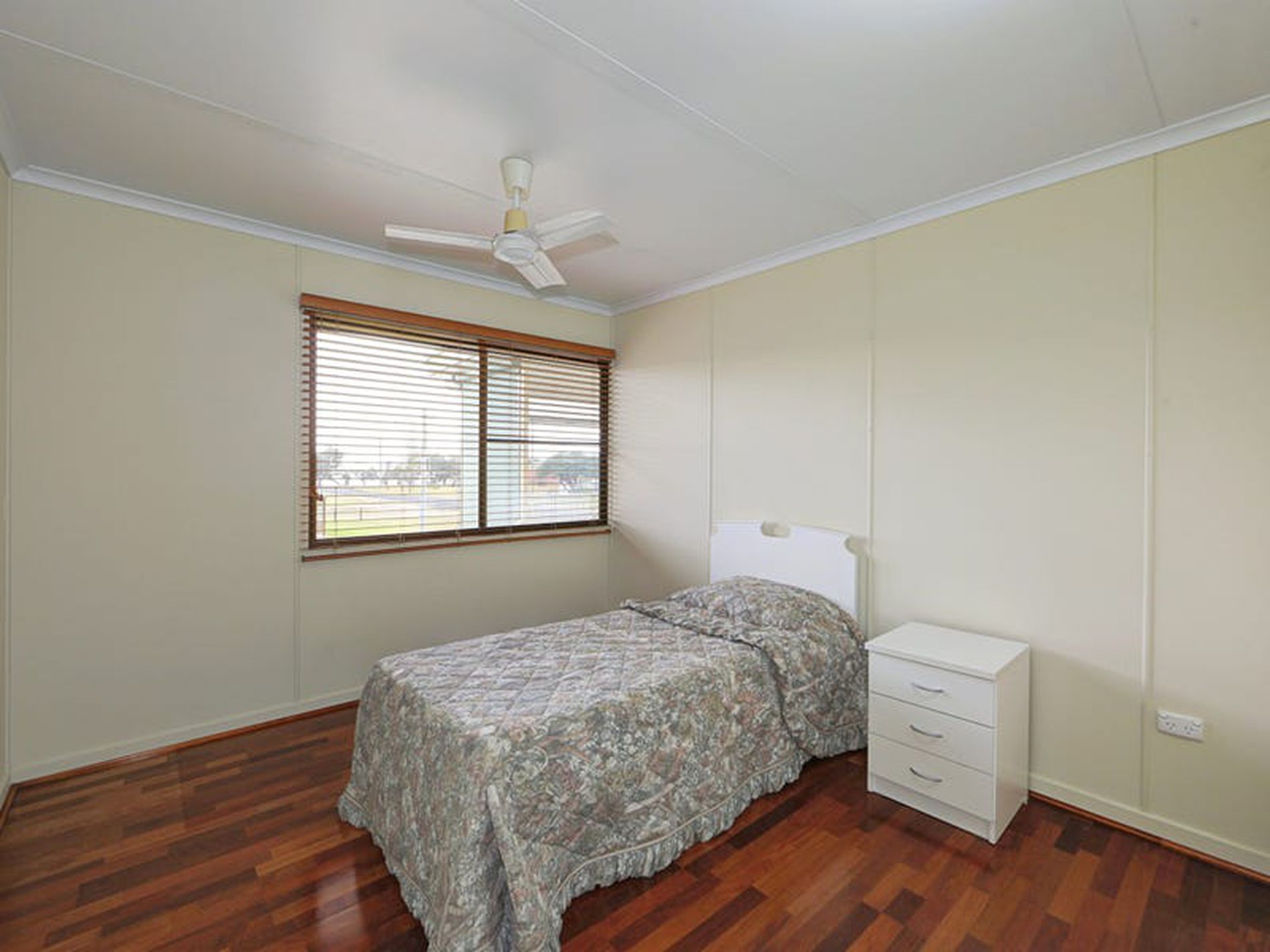 9 Fifth Avenue, Woodgate