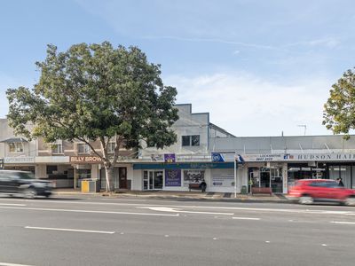 972 Logan Road, Holland Park West