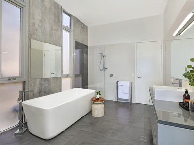 96 Duporth Avenue, Maroochydore