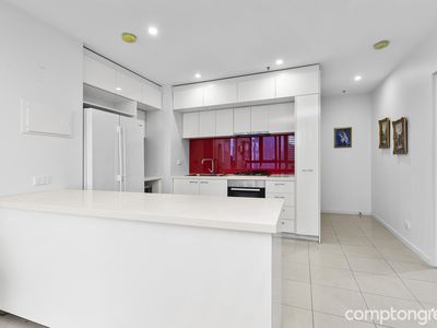 2501 / 8 Sutherland Street, Melbourne