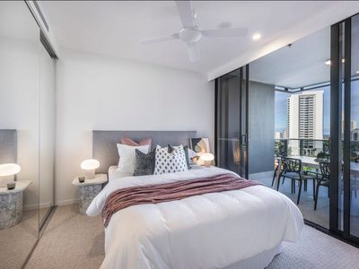 1101 / 15-17 Cannes Ave, Surfers Paradise