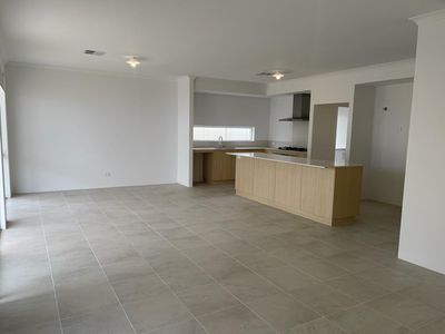 7 Roebuck Blvd, Eglinton