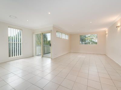 2 / 4 Locke Street, Southport