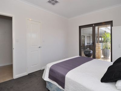 2 Pirring Way, Hannans