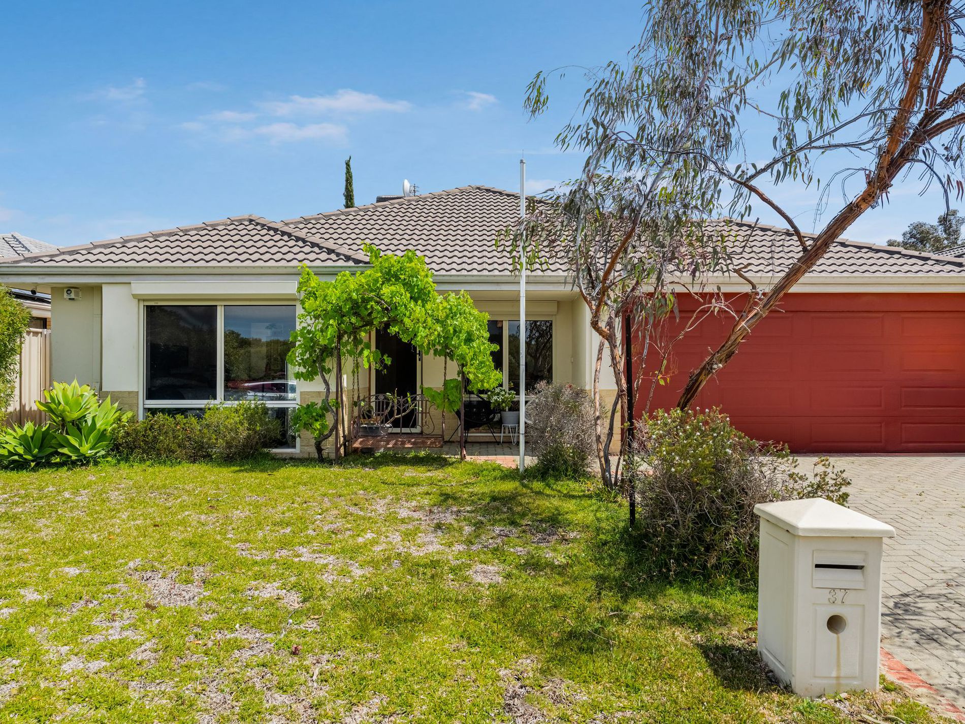 37 Millot Vista, Caversham