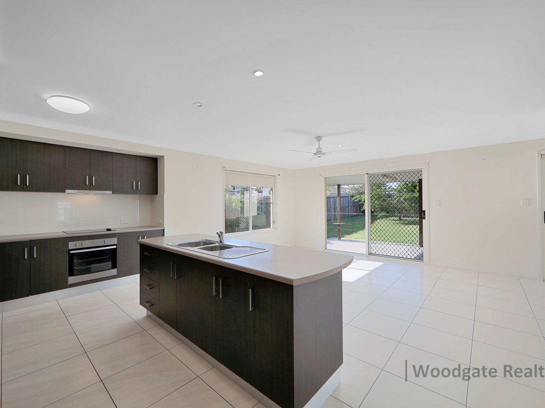 8 ORIOLE COURT, Woodgate