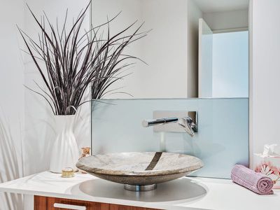 26701 / 2 Ephraim Island Parade, Paradise Point