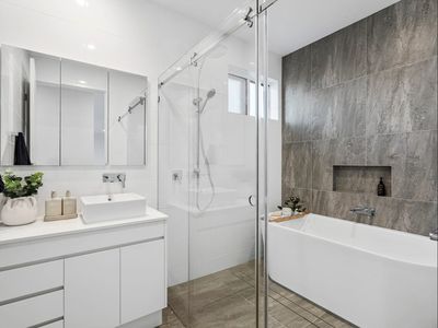 2 Primrose Parade, Wynnum West