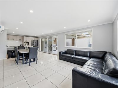 62 greenfield crescent , Elderslie