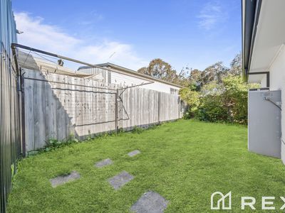 5 / 16 Heywood Crescent, Cranbourne North
