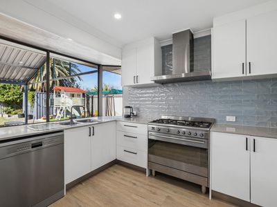 52 Sanderling Drive, Thornlie