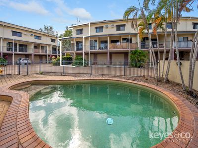 8 / 269 Riverside Boulevard, Douglas