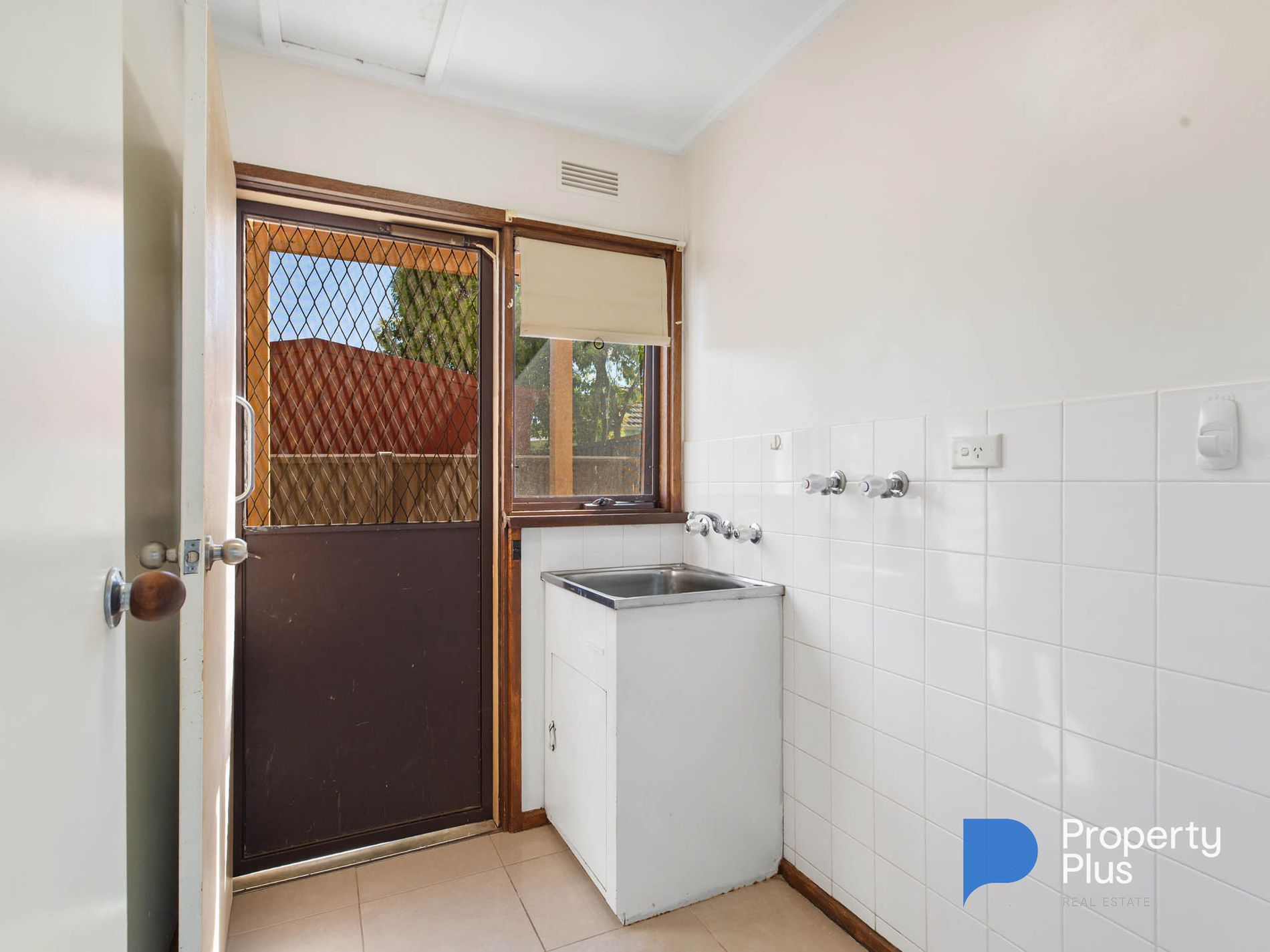 4 / 2 Hallam Street, Flora Hill