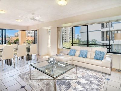 7 / 10 Albert Avenue, Broadbeach