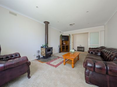 1947 Murray Valley Highway, Lake Charm