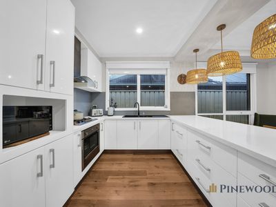 42 Plowman Court, Epping