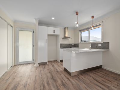 2 / 39 Adelaide Street, George Town