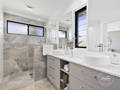 41 Ngungun Crescent, Glass House Mountains