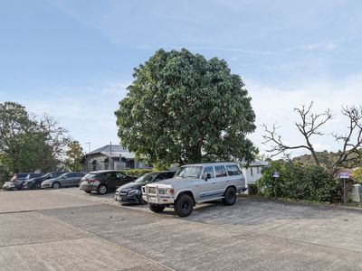 972 Logan Road, Holland Park West
