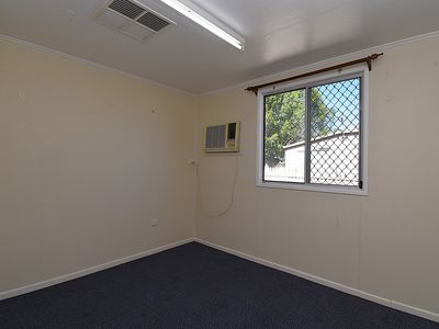 145 Wren Street, Longreach