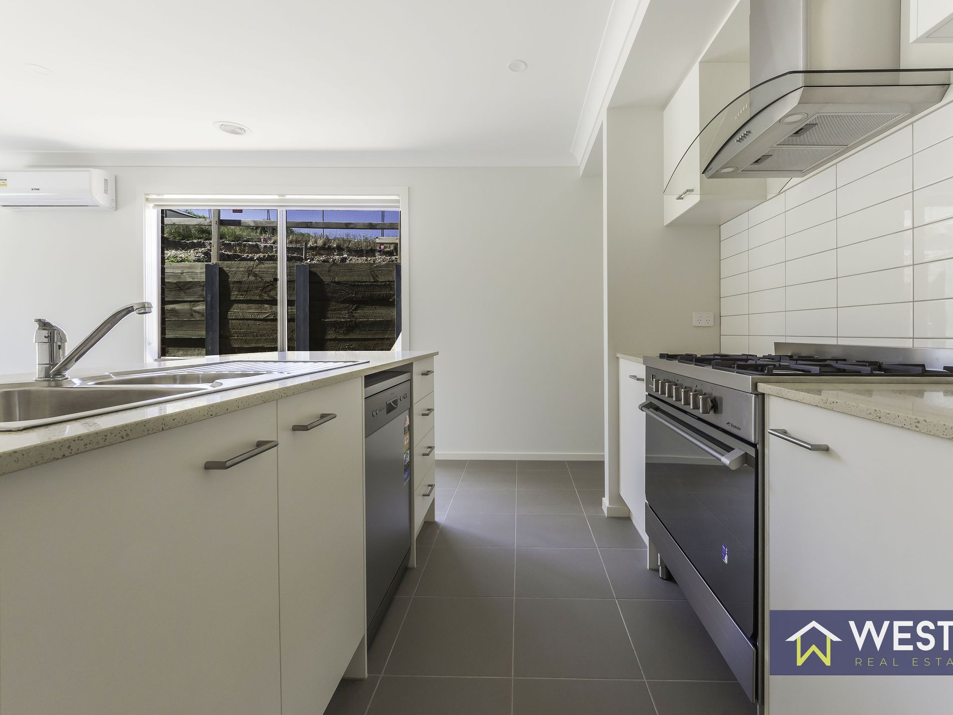 6 Cowley Court, Canadian Westo Real Estate