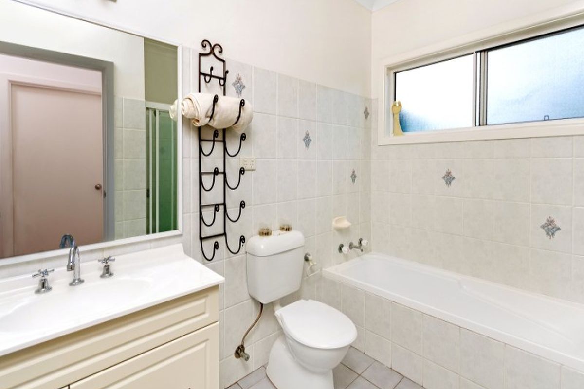 9 Narrawa Avenue, Erina