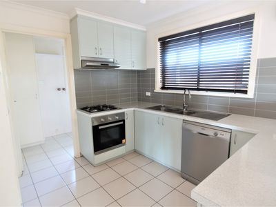 1 / 10 Willow Glen Court, Dingley Village