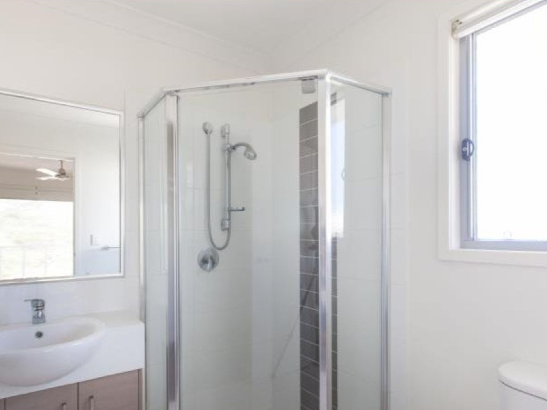 15 OPPERMAN DRIVE, Springfield Lakes