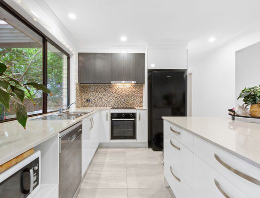 Renovated Old Tewantin home (unfurnished) image 4