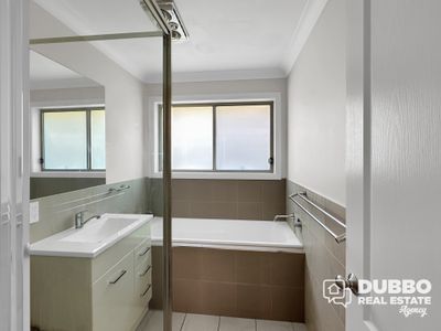 3 Brook Court, Dubbo