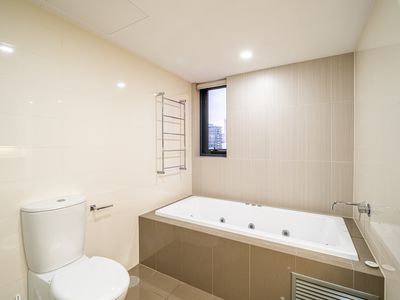 1701 / 10 Balfours Way, Adelaide