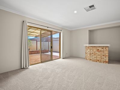 16 Frigate Close, Waikiki