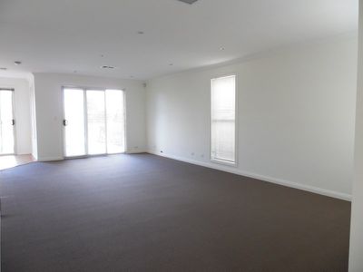 104 Governors Way, Macquarie Links