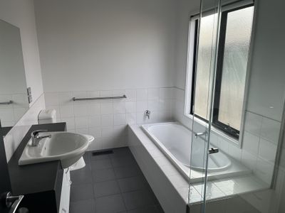 7a The Fairway, North Geelong