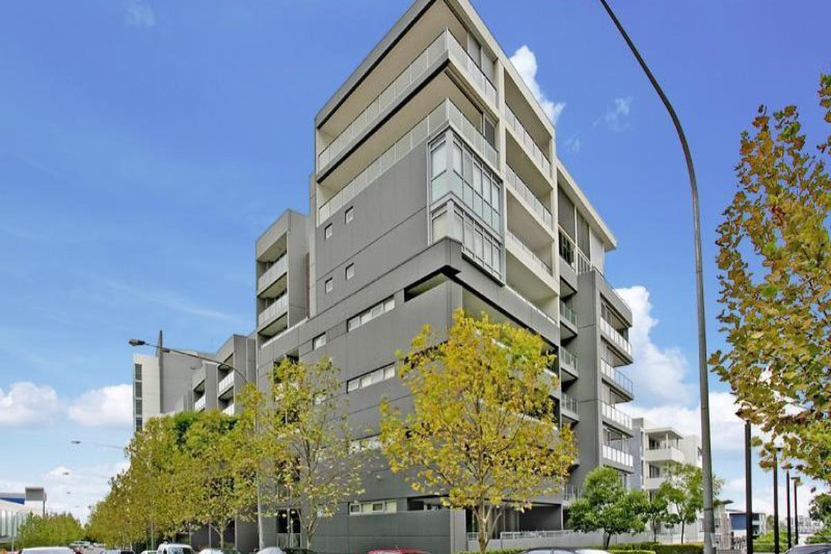 402 / 26 Rider Boulevard, Rhodes