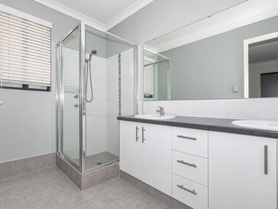 16 Turquoise Road, Byford