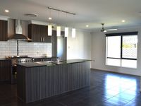 24 Walker Circuit, Undullah