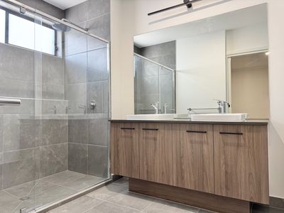 1 Arkport Way, Manor Lakes